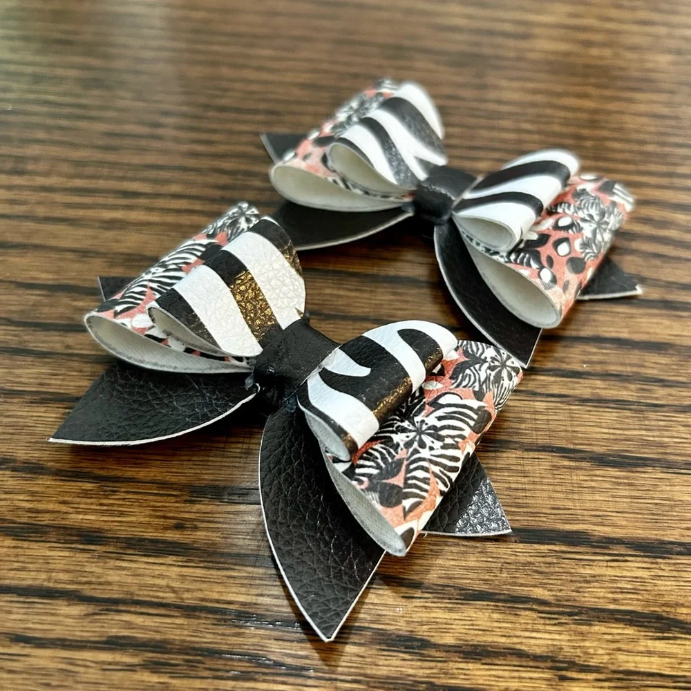SOLD•Shoe Clips - Picture 3 of 3